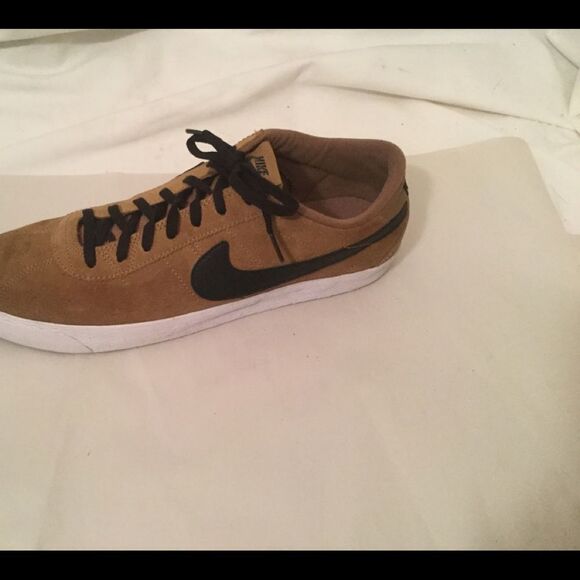 NIKE  SB 877045-201 Size US 10 Fashion sneaker - Picture 1 of 13